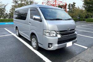 10-seater-hiace1