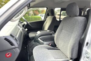 10-seater-hiace3