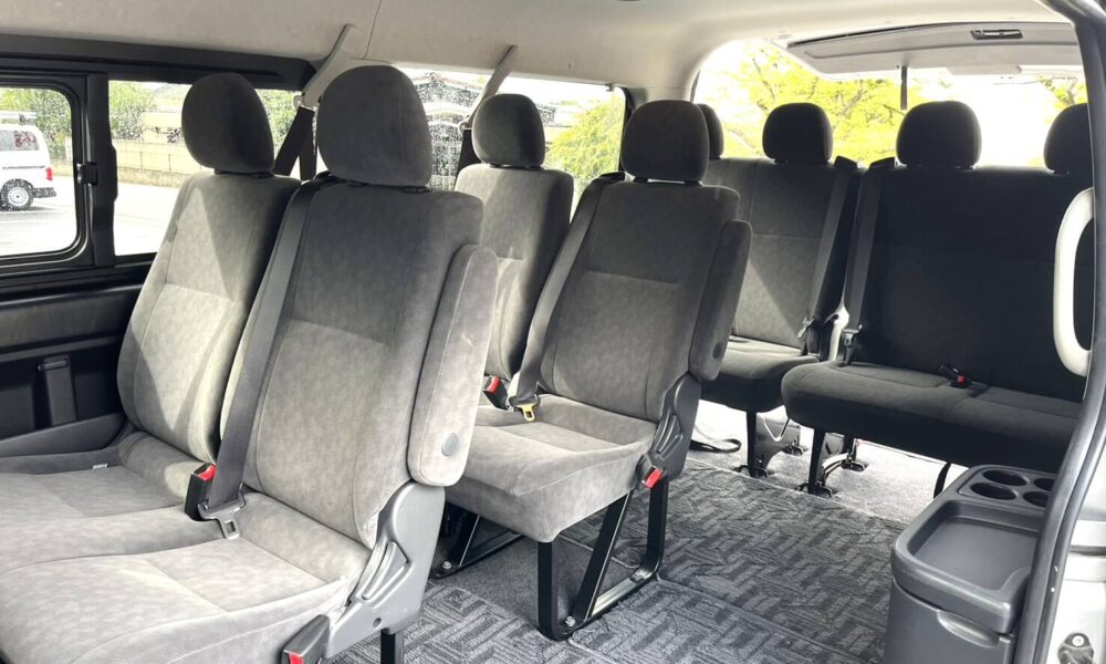 10-seater-hiace5