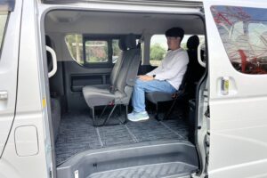 10-seater-hiace6