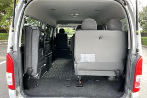 10-seater-hiace7