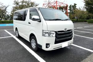 8-9-seater-hiace1