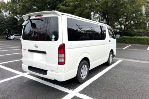 8-9-seater-hiace2