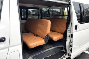 8-9-seater-hiace4