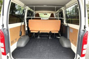 8-9-seater-hiace7