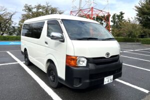 8-seater-hiace1