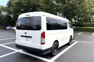 8-seater-hiace2