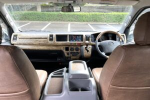 8-seater-hiace3