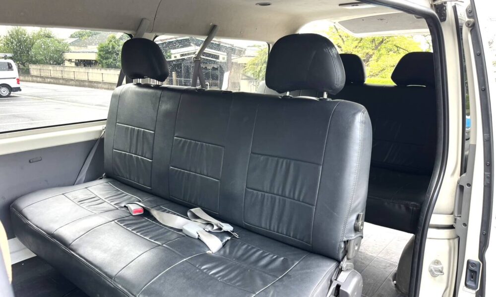 8-seater-hiace5